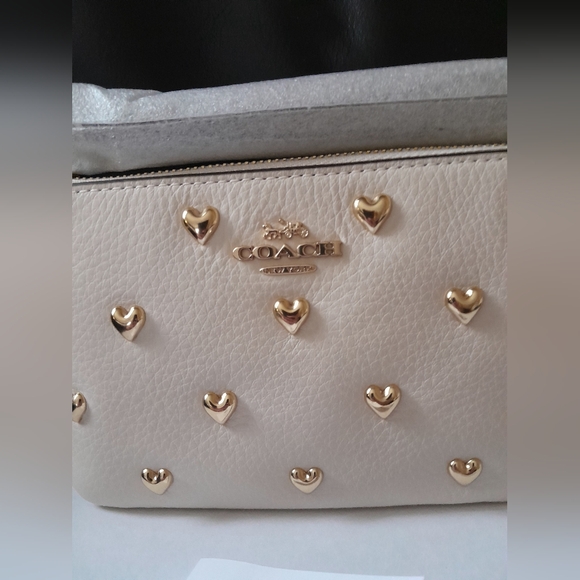 New Coach Wristlet With Gold Tone Heart Rivets New With Tags - Picture 4 of 10